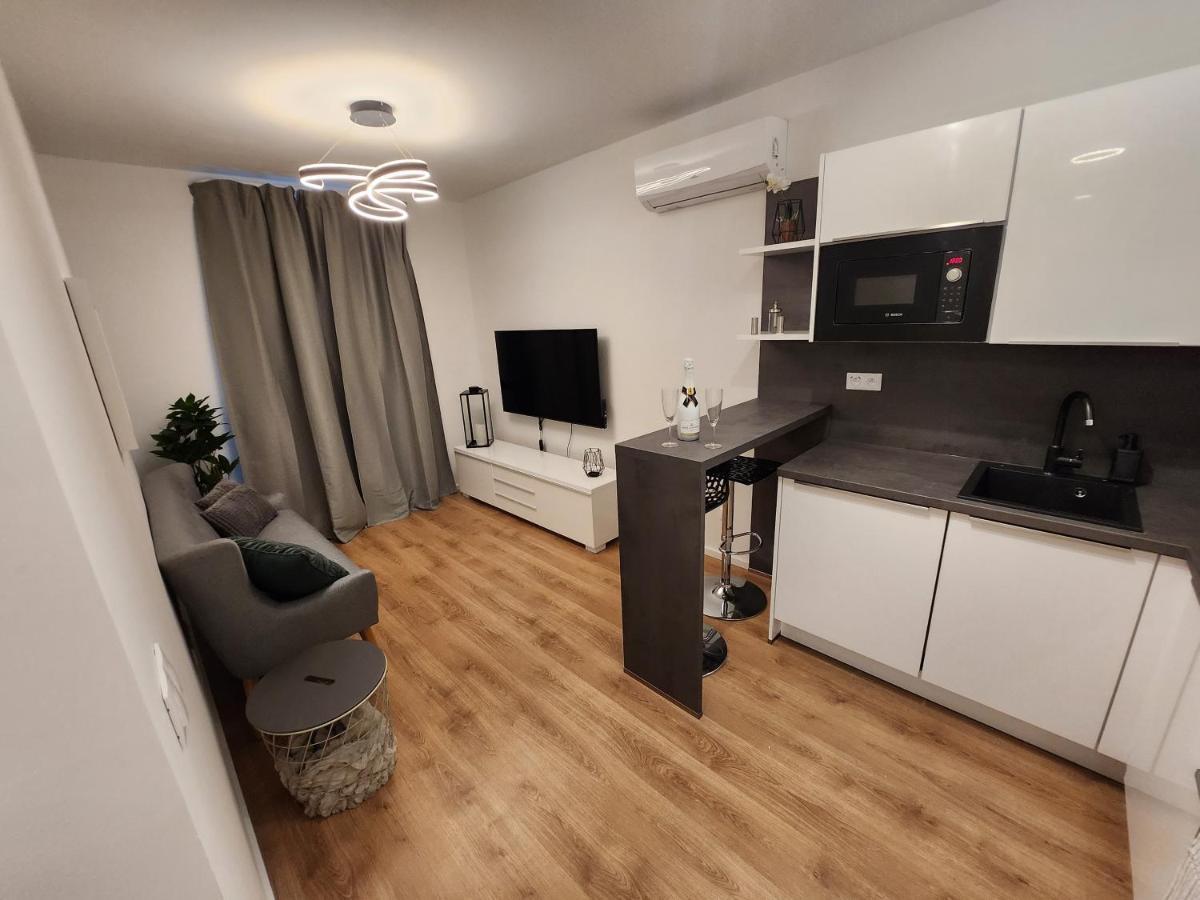 Mickey Apartment Old Town Братислава Экстерьер фото