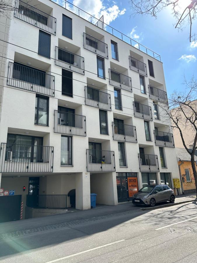 Mickey Apartment Old Town Братислава Экстерьер фото
